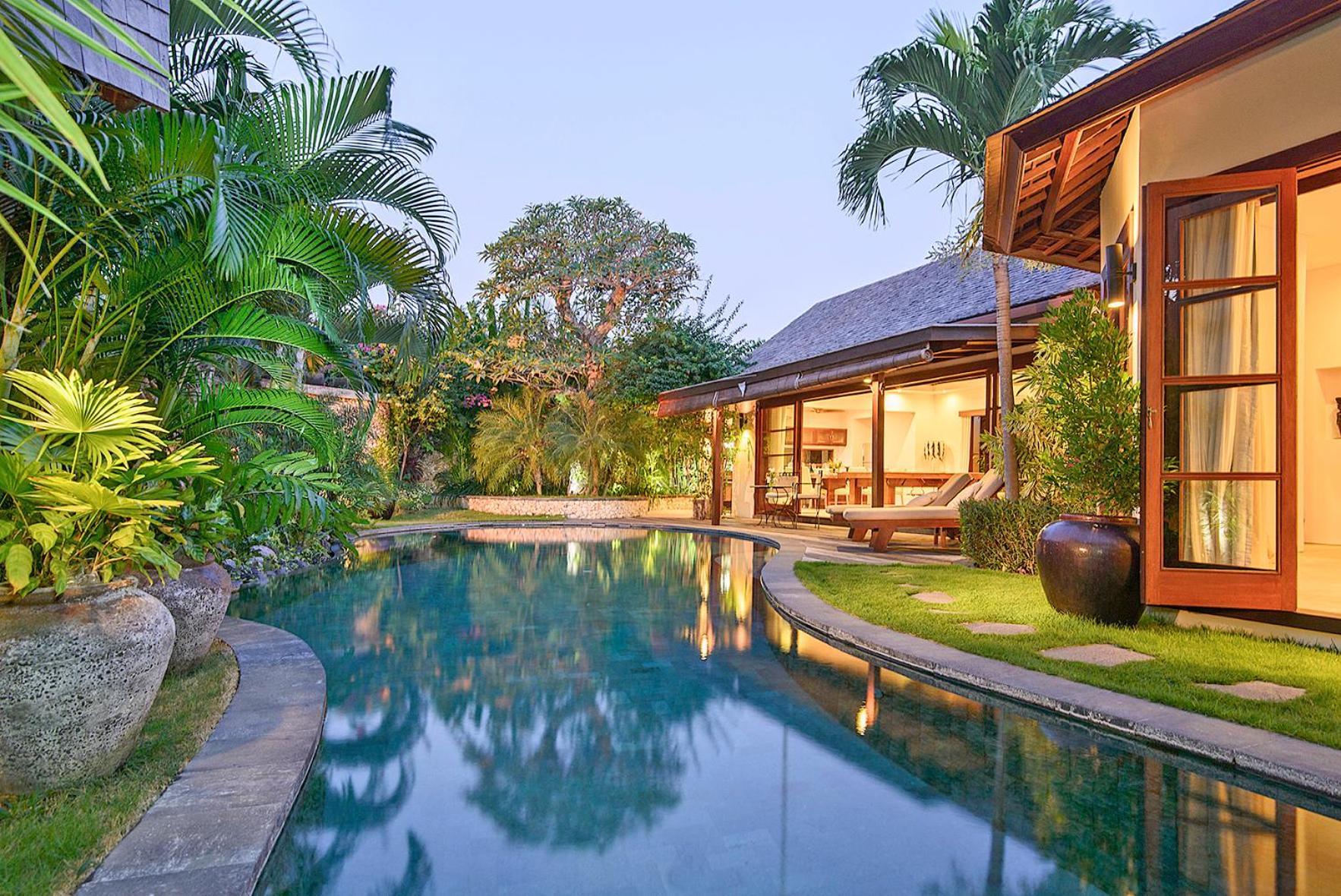 Lataliana Seminyak Villa Exterior photo