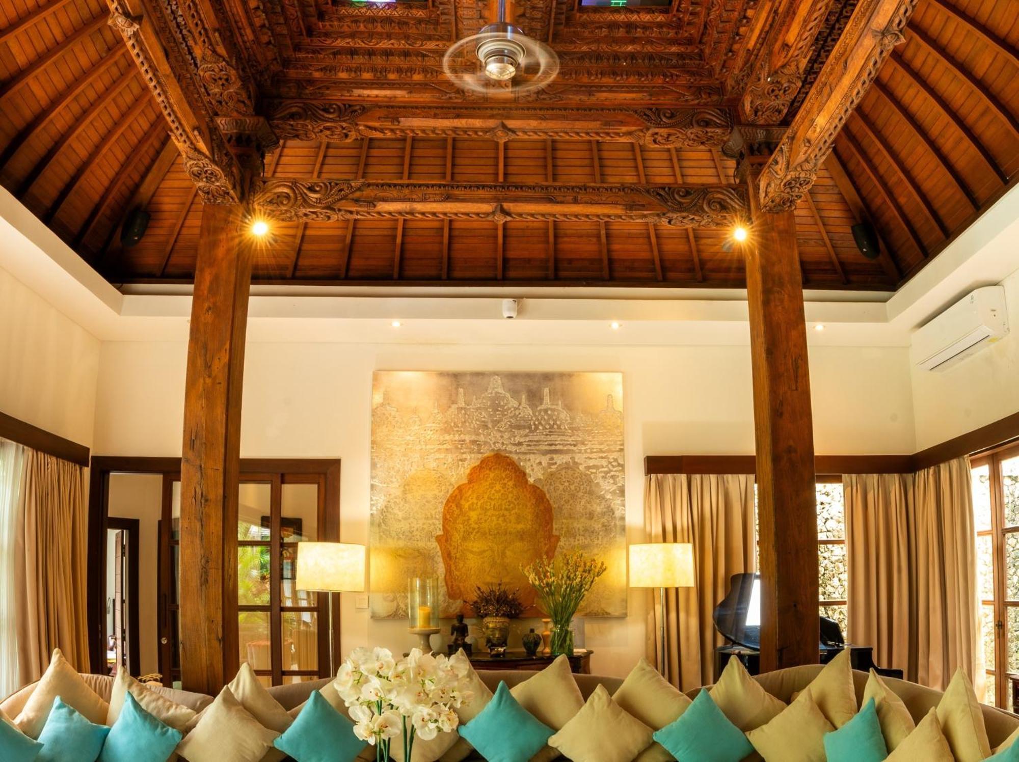 Lataliana Seminyak Villa Exterior photo